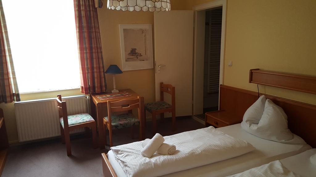 Hotel Ratskeller Luchow Room photo